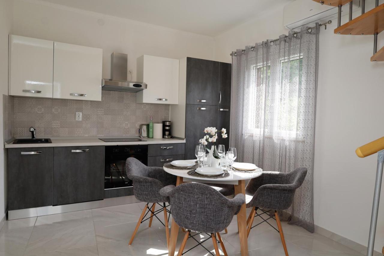 Holiday House Nono Sumartin Luaran gambar