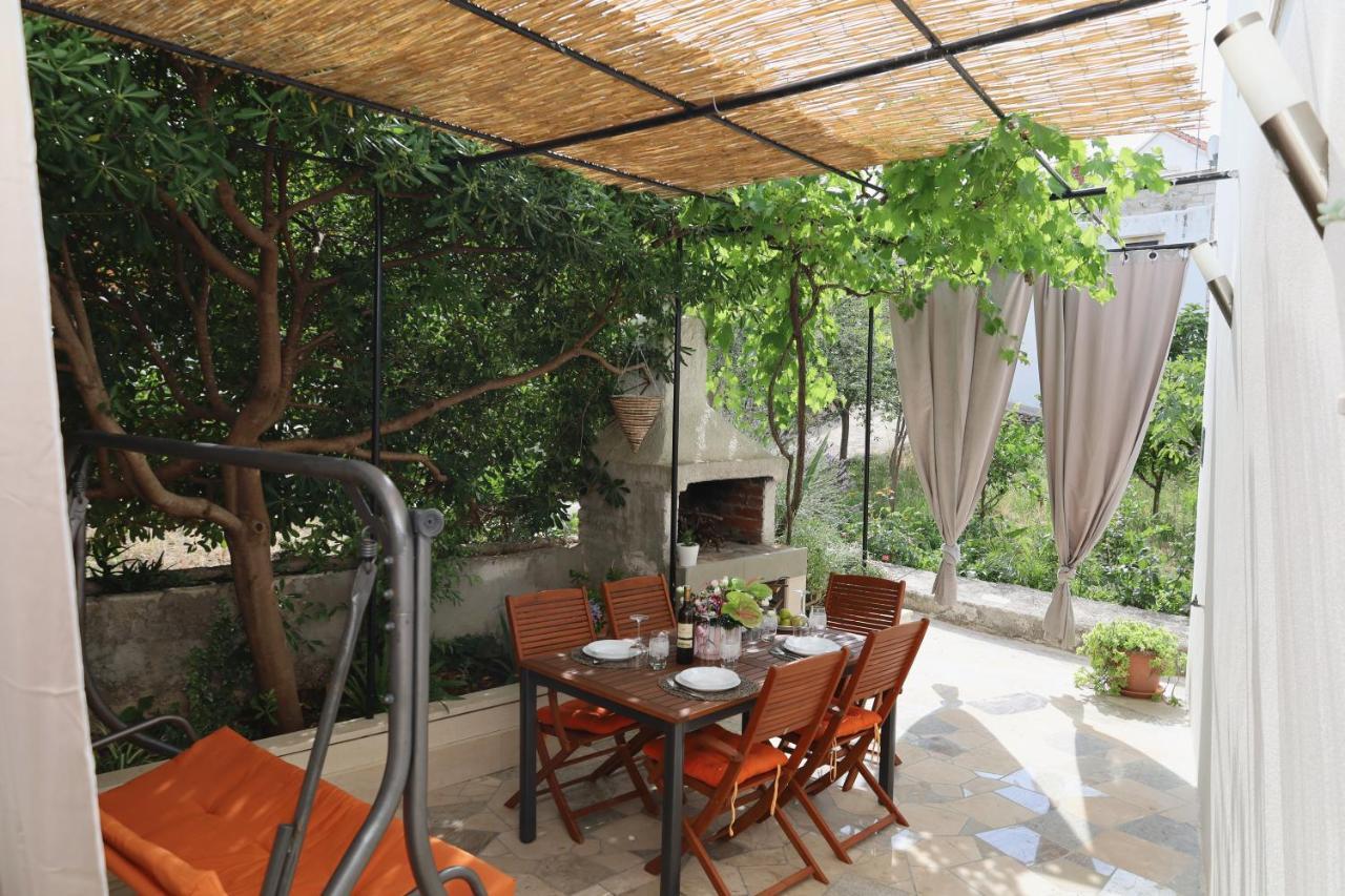 Holiday House Nono Sumartin Luaran gambar